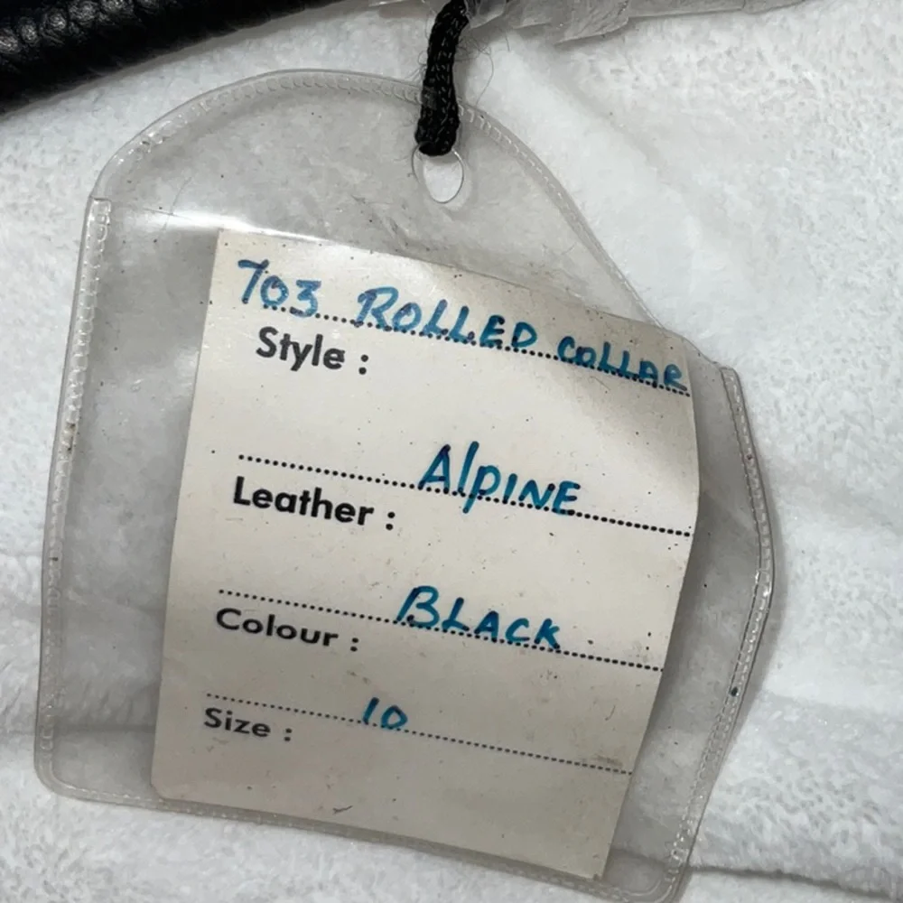 New black genuine leather 10” in black. Alpine rolled color. Very cute collar.